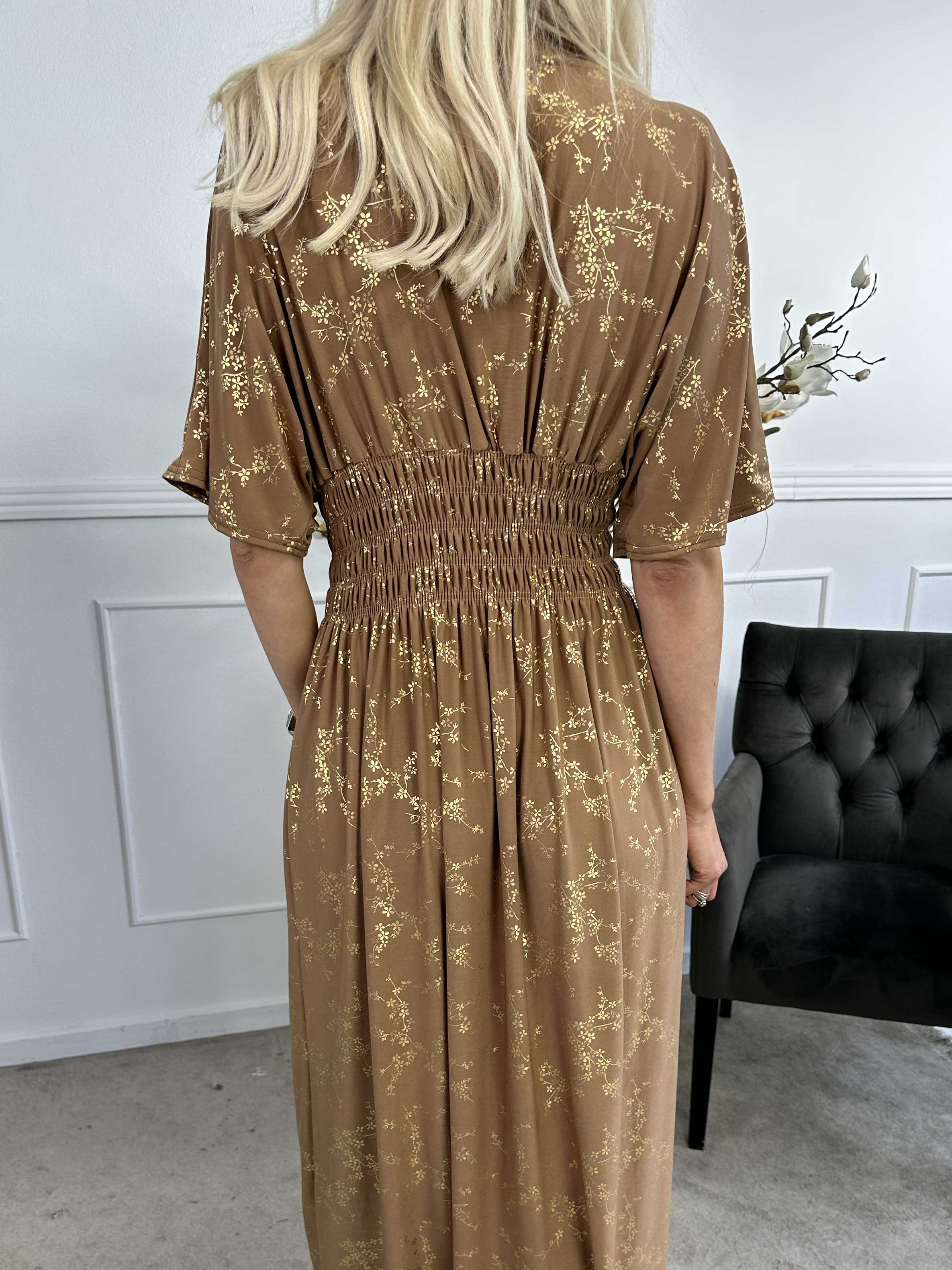 Pams Gold - Ensfarvet kjole i elastisk stof med gulddetaljer